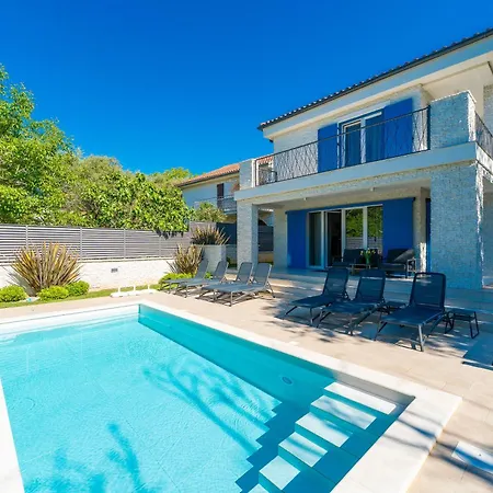 Modern With Pool And Wellness *