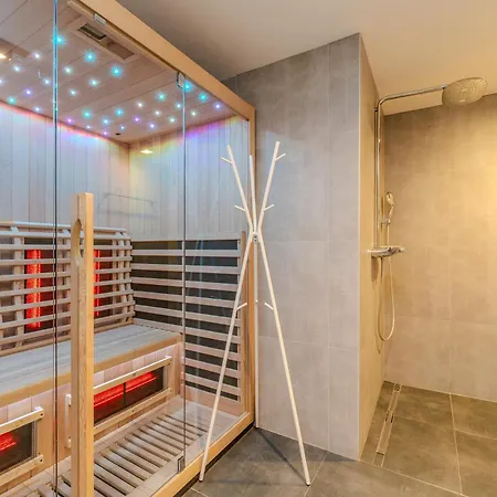 Modern With Pool And Wellness *