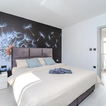 Villa Modern With Pool And Wellness *